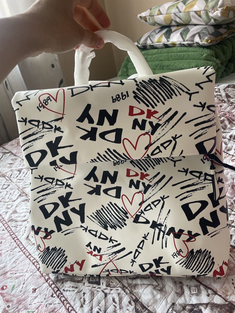 Кожна чанта DKNY