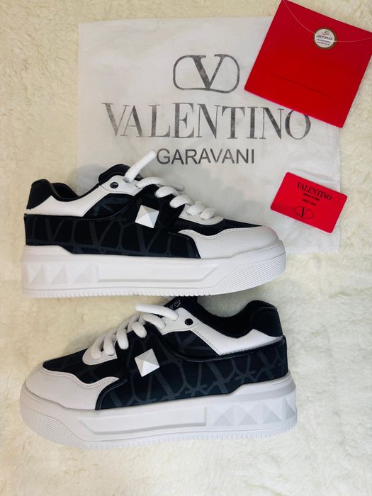 Valentino Garavani One Stud Premium unisex
