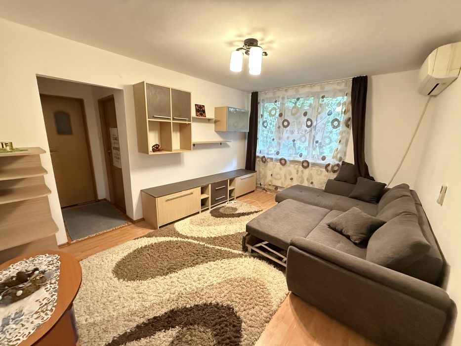 Apartament cu doua camere , zona Rogerius
