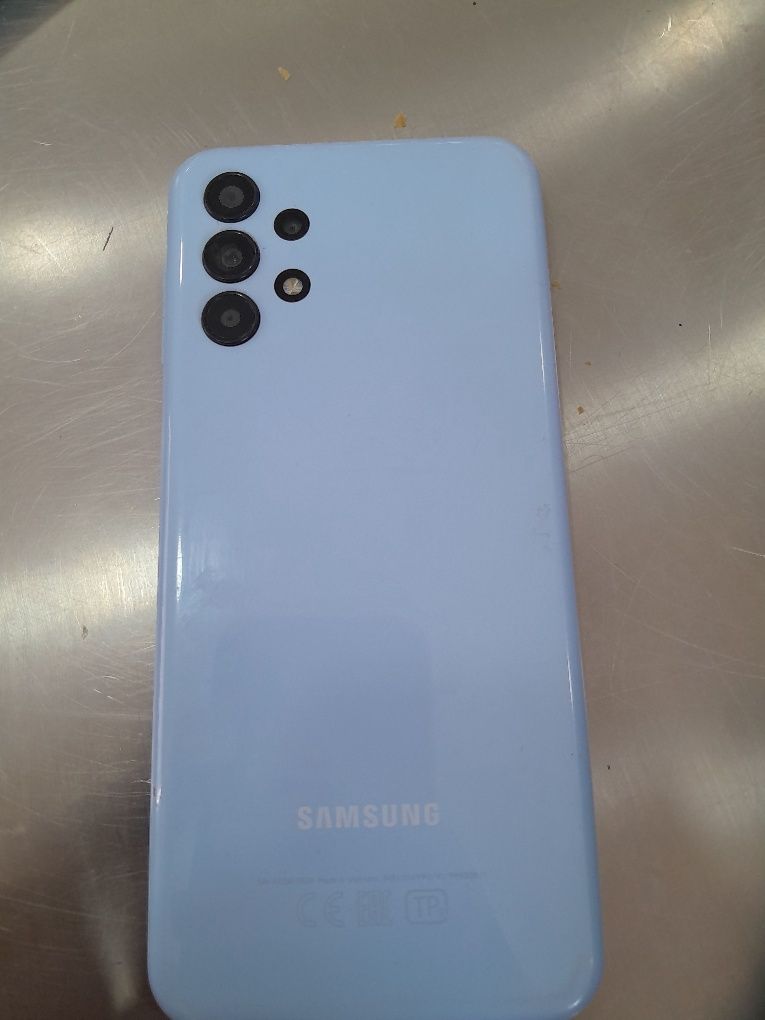 Samsung A13 sotladi