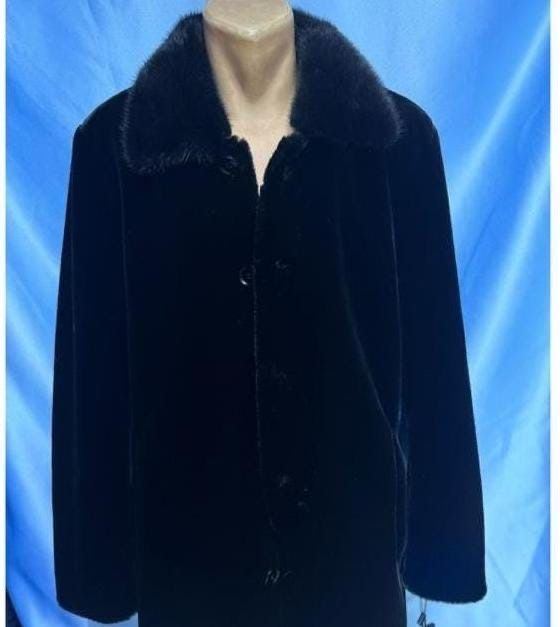 Продам мужскую шубу , и норковую шапку в хорошем  состояние