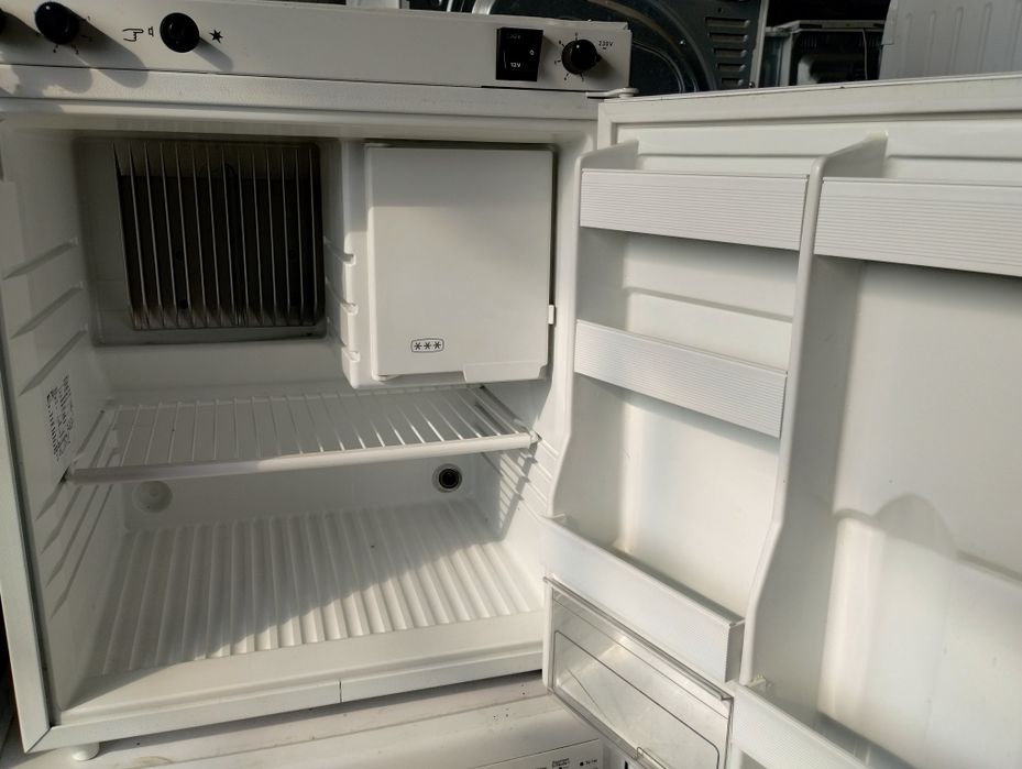 Хладилник за каравана или кемпер 12/220 и газ  BERGER