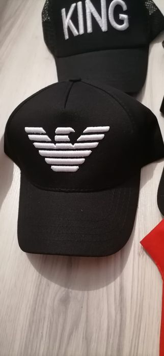 Șepci unisex super sigla brodata