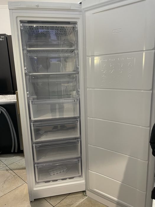 Морозильник Indesit DSZ 5175 (вертикальный), уценка