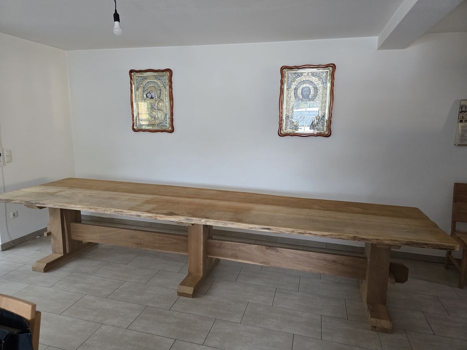 Vand masă din lemn de stejar.   Are lungime 4m și lățime1,10m.