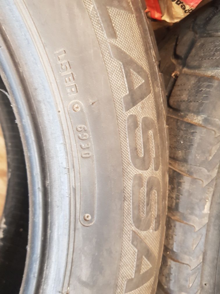 Продавам 4 бр. Зимни гуми Lassa 215/60 R17