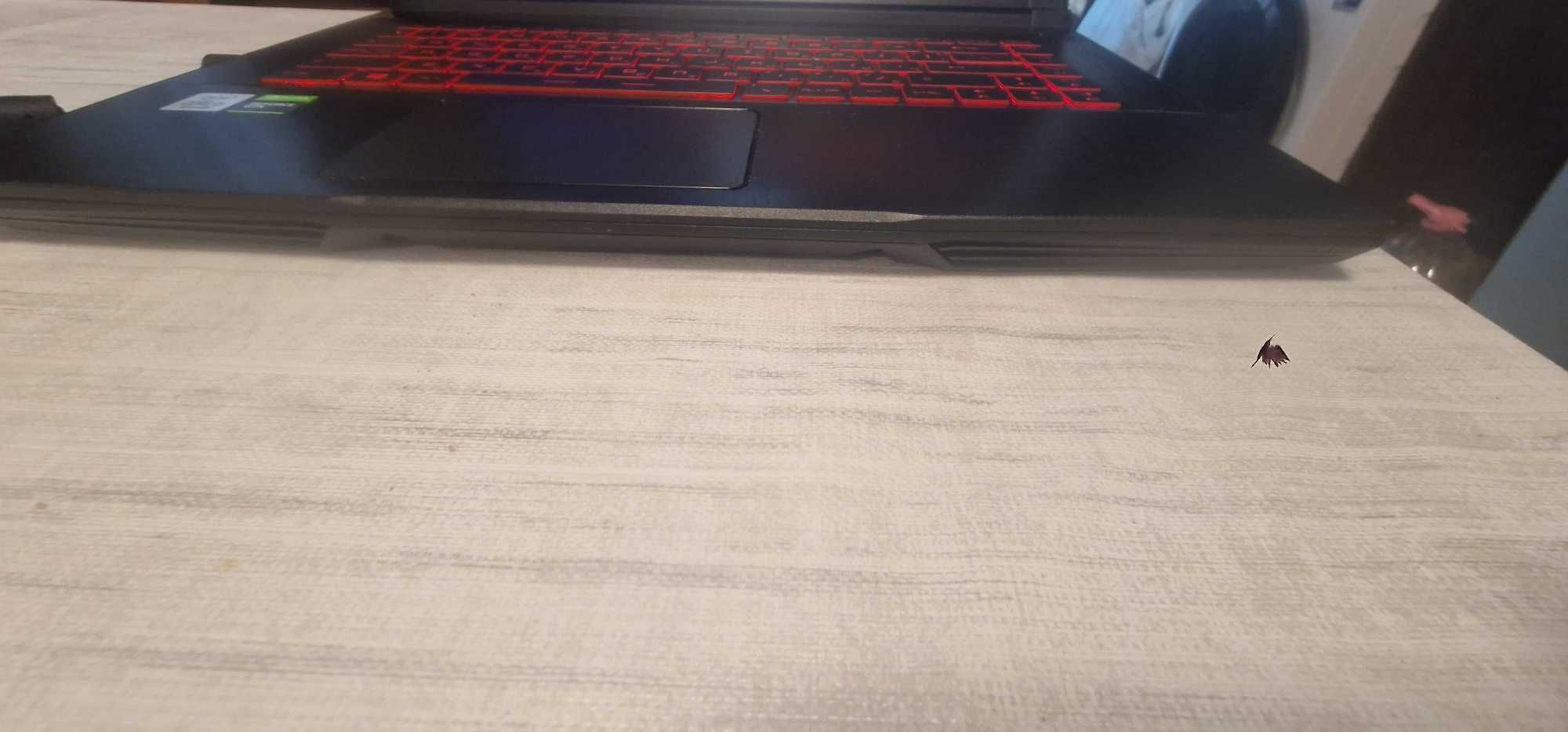 Геймърски лаптоп MSI