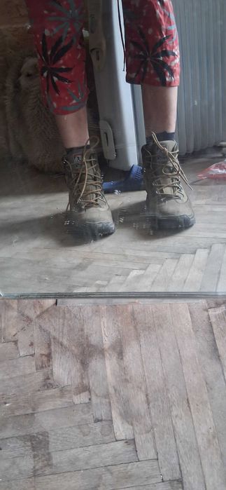 Огледало в магазин за обувки