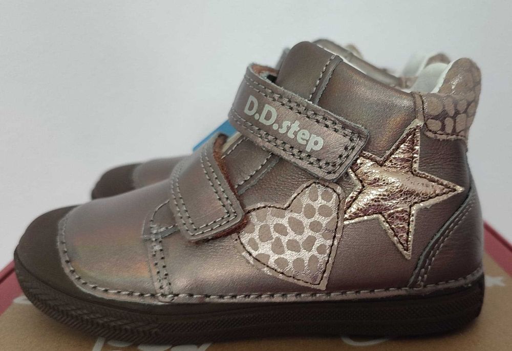 Încalțăminte noi DD Step nr 25