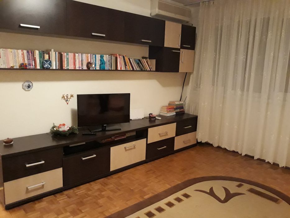 Vand mobila living