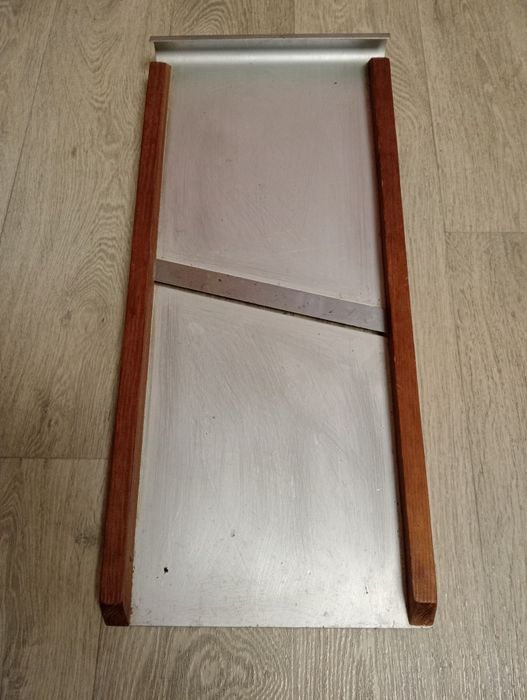 Продам тёрку (овощерезка) для шинковки капусты.