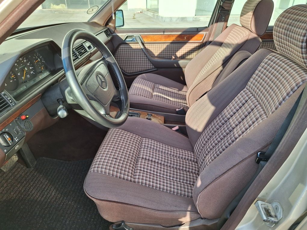 MERCEDES W124 / 250D