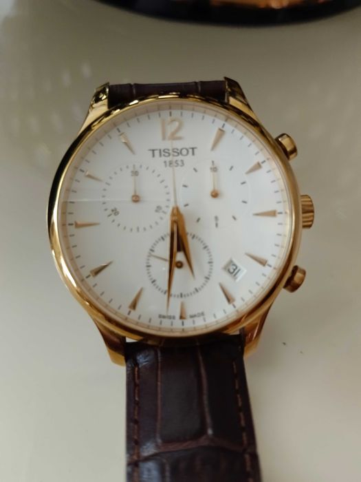 Часы фирмы TISSOTT