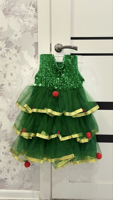 Платье костюм елки продам