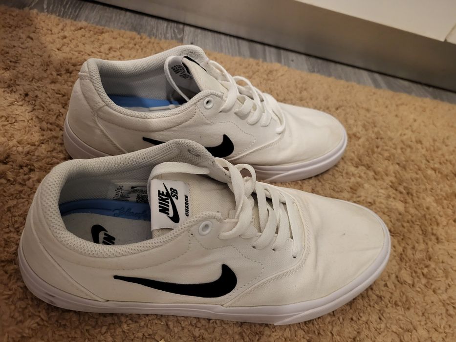 Adidasi de tip skate