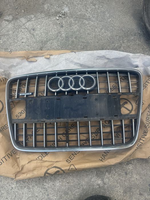 Audi Q7 4L 10-15г пр. Маска оригинална