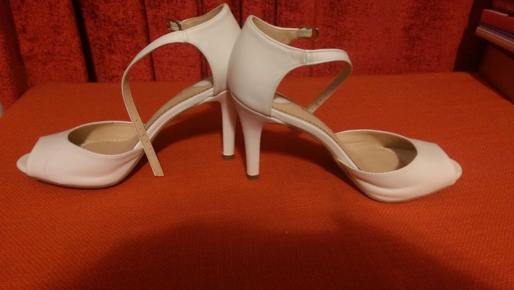 Sandale noi, culoare alb, marime 39
