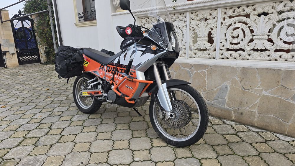 KTM Adventures 950