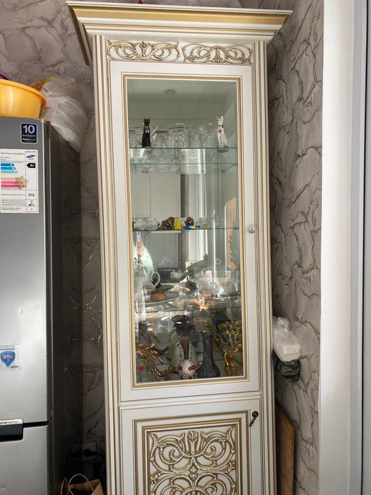 Сервант, шкаф витрина