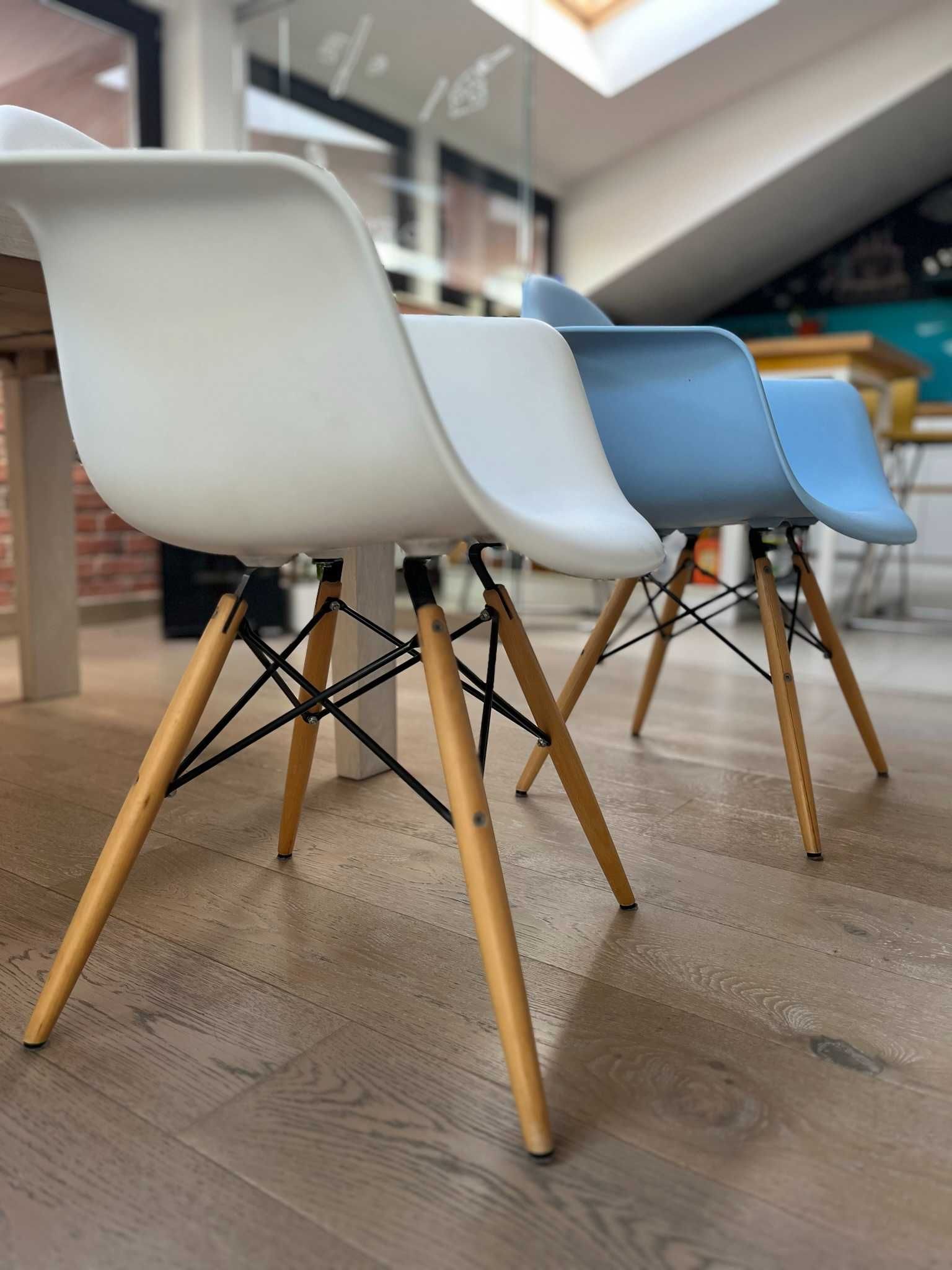 Vand 8 scaune design (replica Eames)