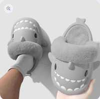 Ново! Shark Slides Plush - Пухкави чехли акула.
