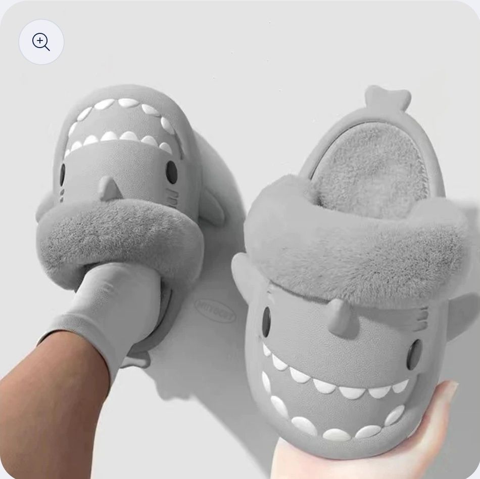 Ново! Shark Slides Plush - Пухкави чехли акула.