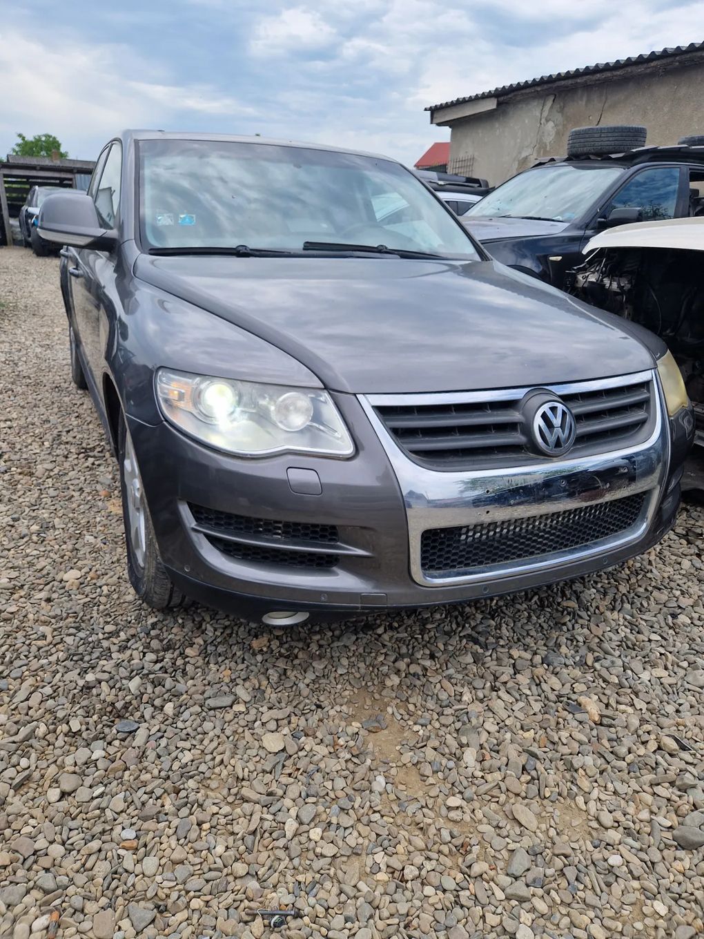 Dezmembrez Vw Touareg 2.5tdi an 2008 Facelift 128 kw 174 cp trager tragher panou fontal fata complet radiator radiatoare apa clima intercooler electroventilator racire ventilator ventilatoare habitaclu brat trapez maneta semnalizare dezmembrari piese auto