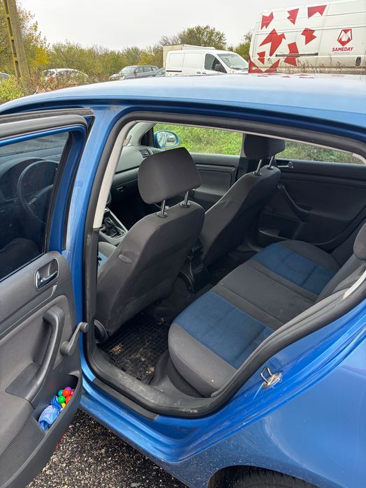 Vând Volkswagen Golf 5