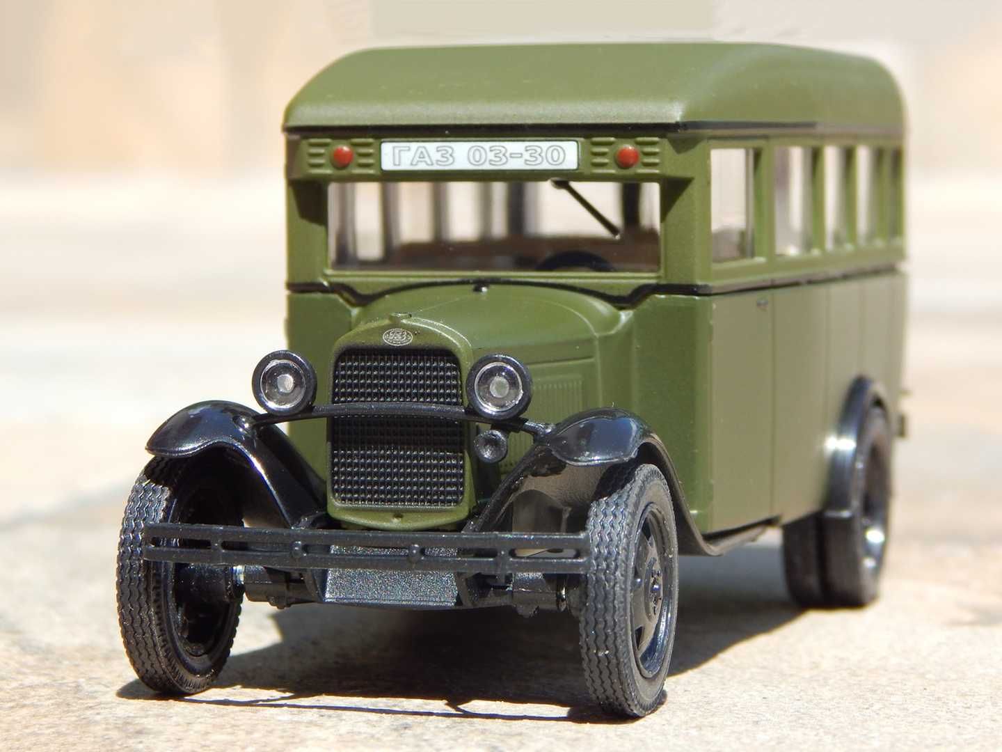 Macheta autobuz de epoca GAZ 03-30 (Ford AA) sc 1:43 cu ambalaj