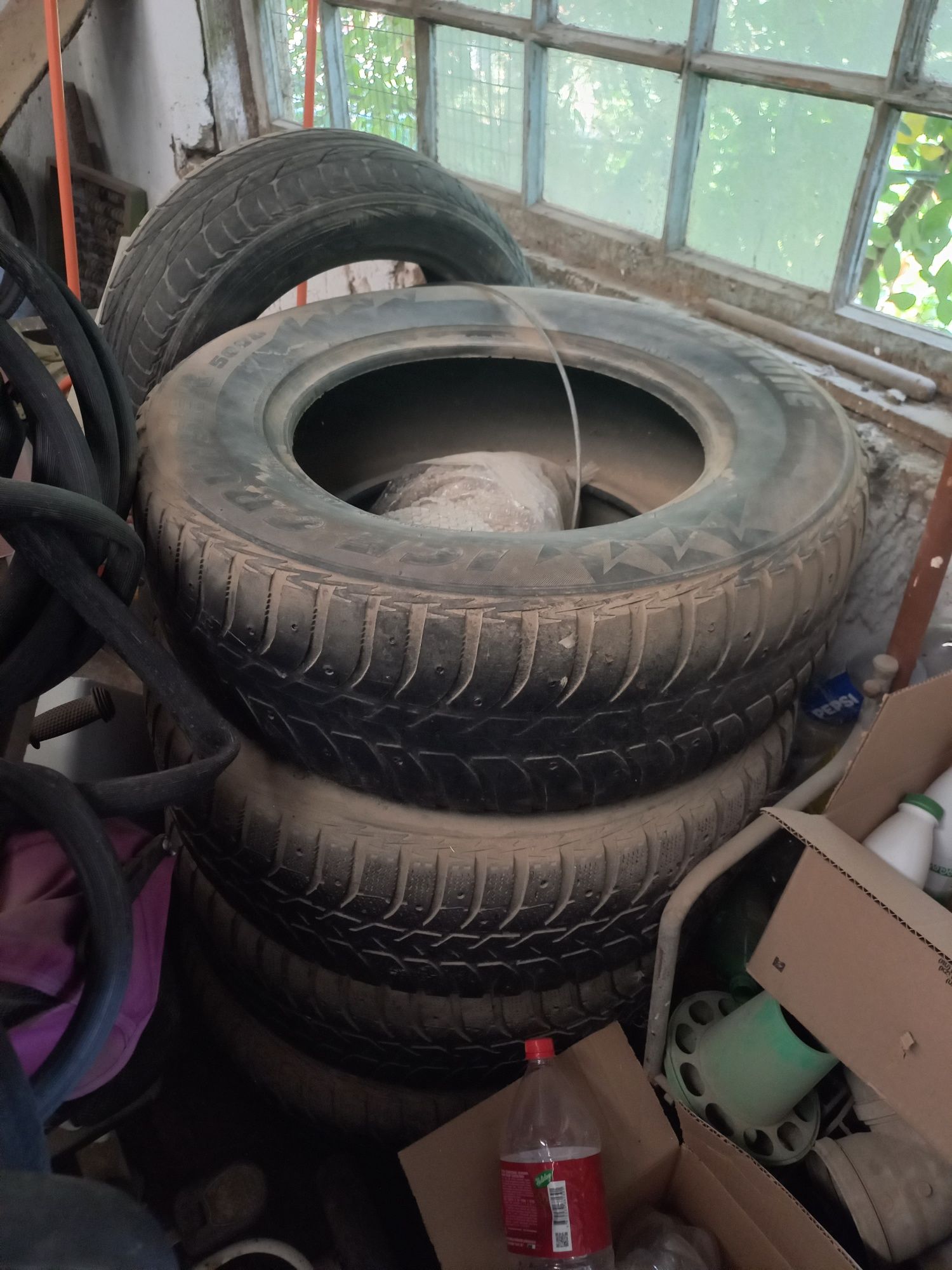 Шины зимние  б/у 265/65R17