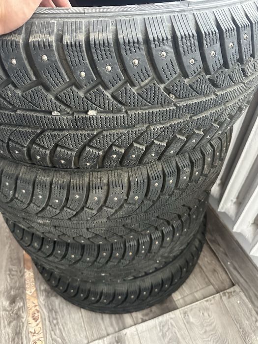 Зимние шины шипы все на месте