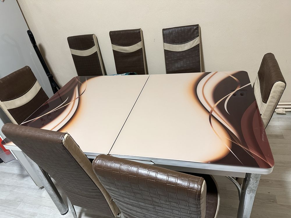 Masa de sticla extensibila cu scaune