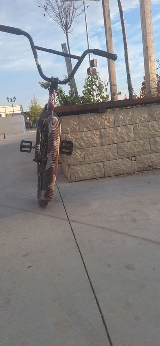 Kink bmx wine curb