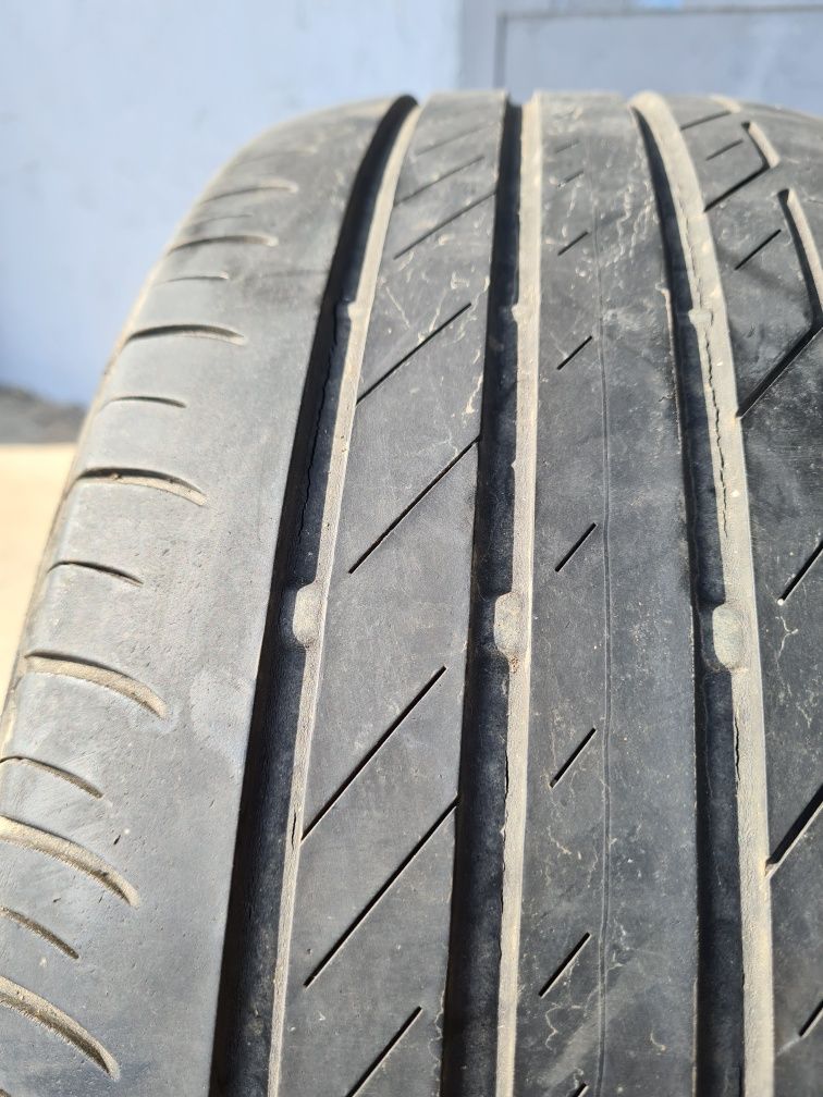 2 бр. летни гуми 225/45/19 Bridgestone DOT 1816 4,5 mm