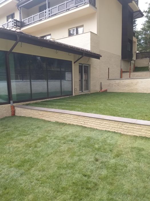Rulouri de gazon natural și sistem de irigare