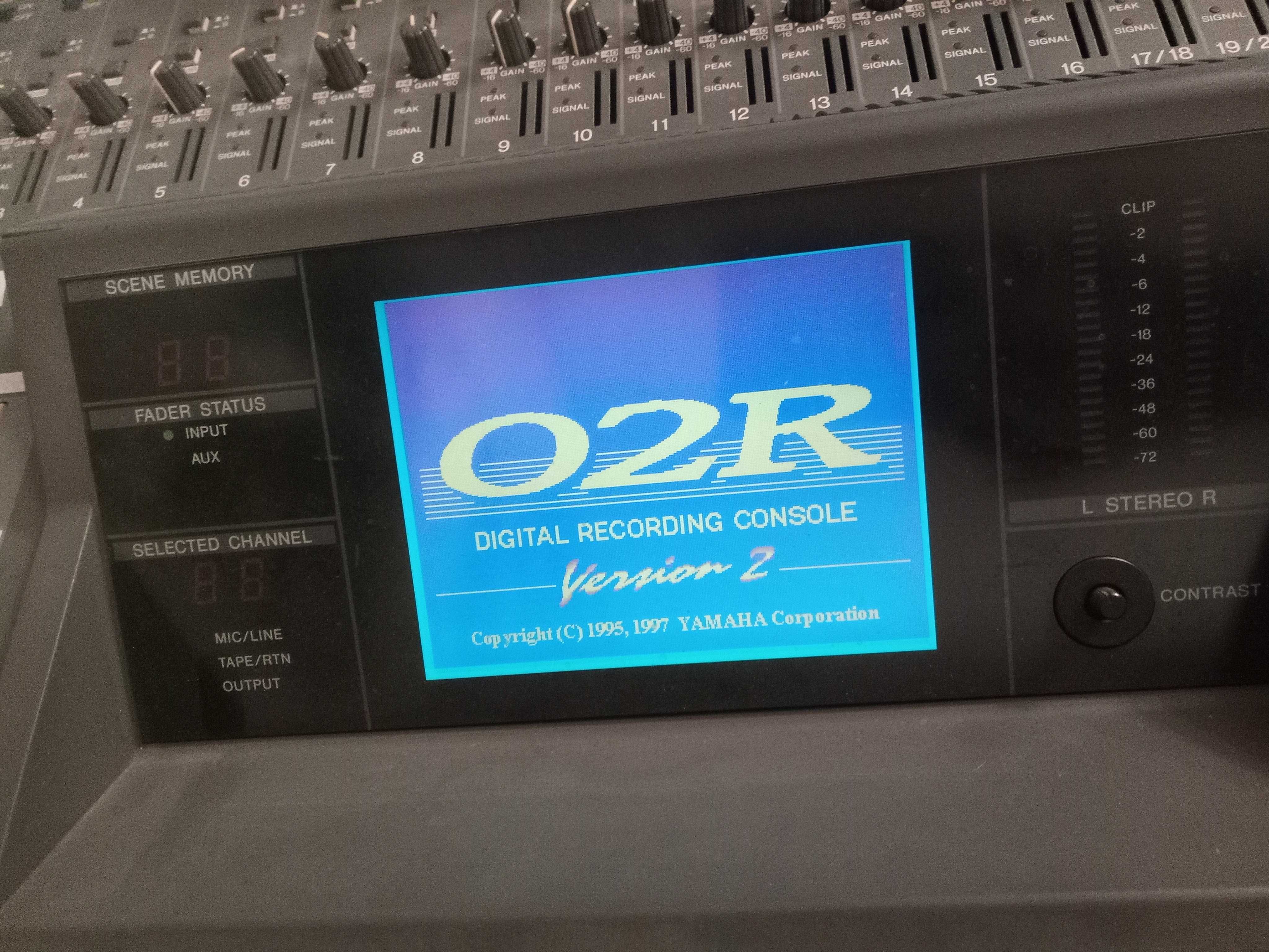 Дигитален пулт Yamaha 02R