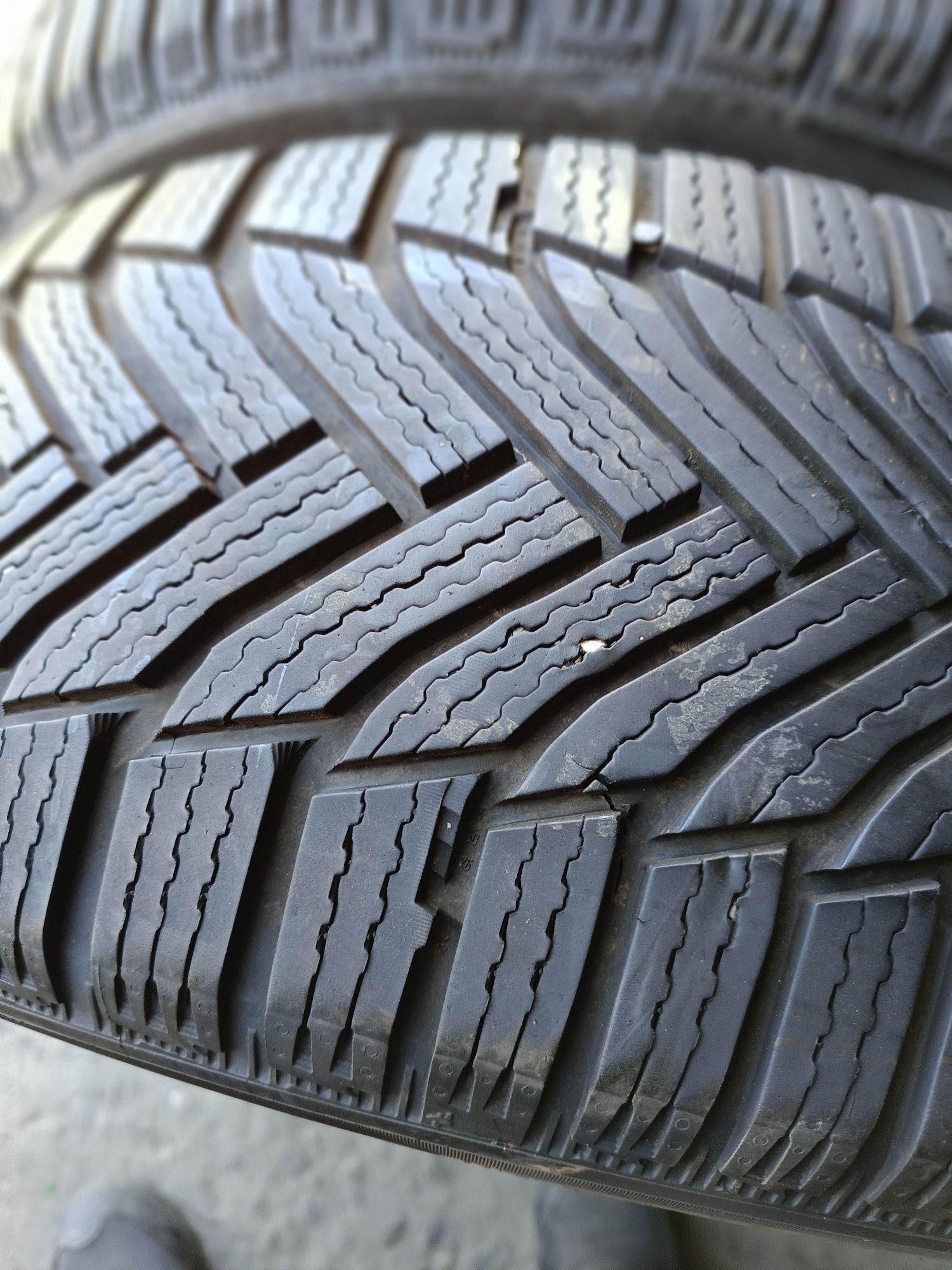 Зимни гуми -17цола-225/50-1бр.-95лв."MICHELIN"