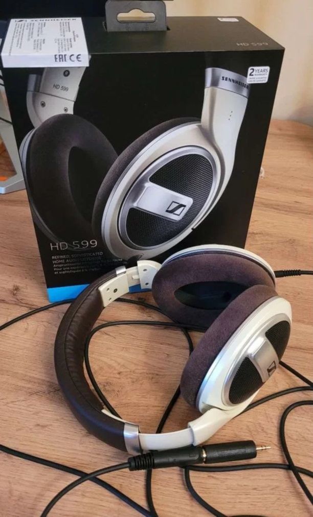 Sennheiser HD 599, наушники открытого типа, в отличном состоянии.