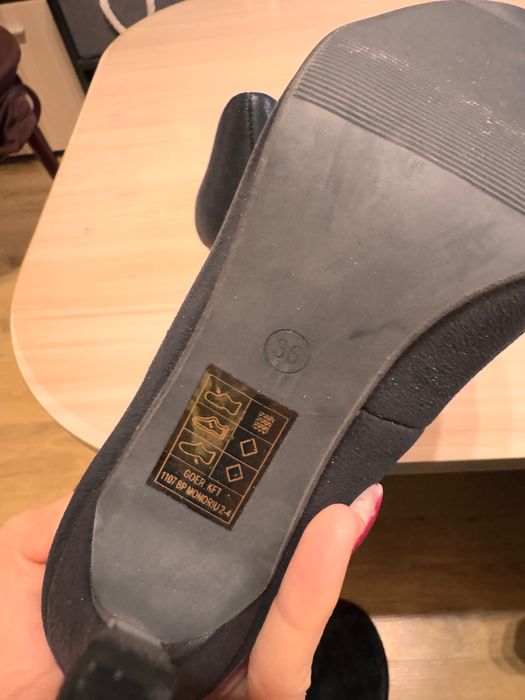 Елегантни обувки на ток нови 36