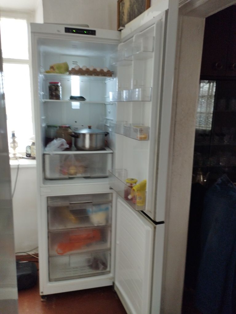 Холодильник двухкамерный Lg