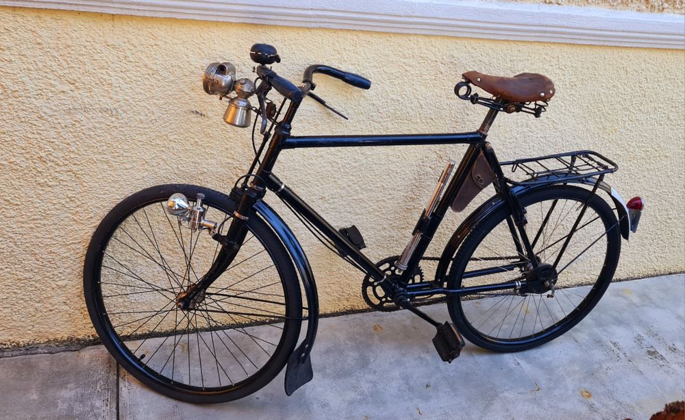 Bicicleta veche 1947