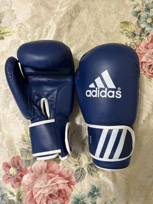 Боксерские перчатки adidas