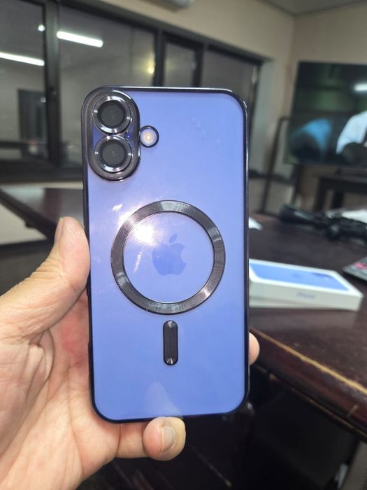 Продам айфон 16 плюс 128 почти новый