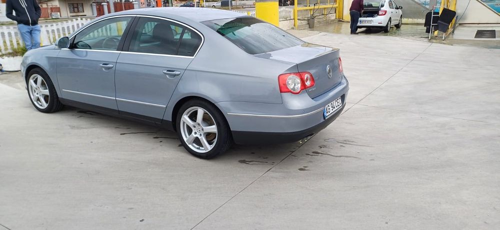 Vând Passat B6. Mașina funcționează perfect.
