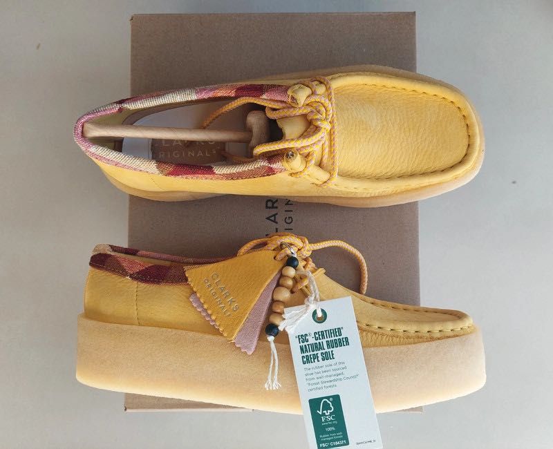 НОВО! Дамски обувки тип Wallabees Limited Edition Clarks Жълто