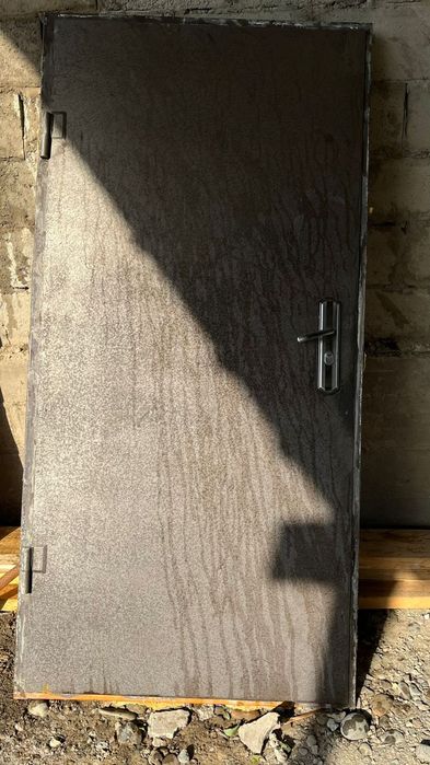 Двери железные 2 шт