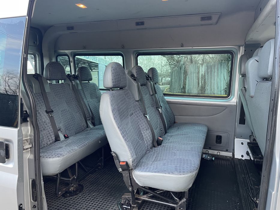 Inchiriez/inchiriere/rent a van/microbuz/microbuze  9 locuri