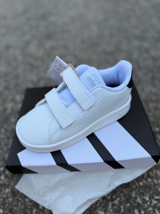 Vand adidasi de copii .marimile 25,26,27.
