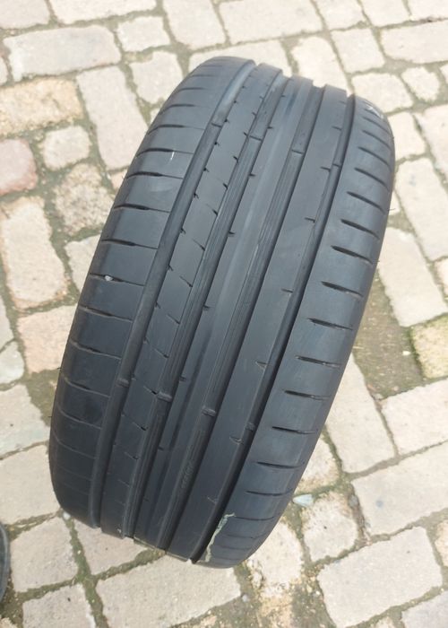O bucată 225/45 R17 vară - una Kormoran Dunlop