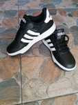 Adidași  noi   unisex
